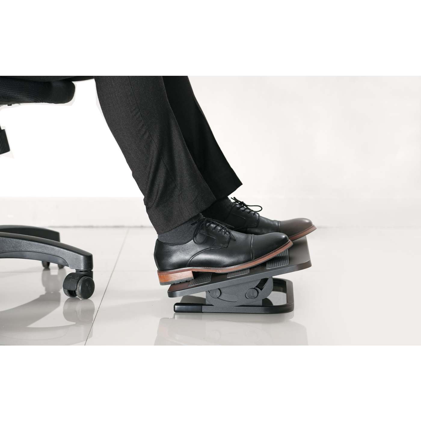 Reposapiés ergonómico ajustable Image 13