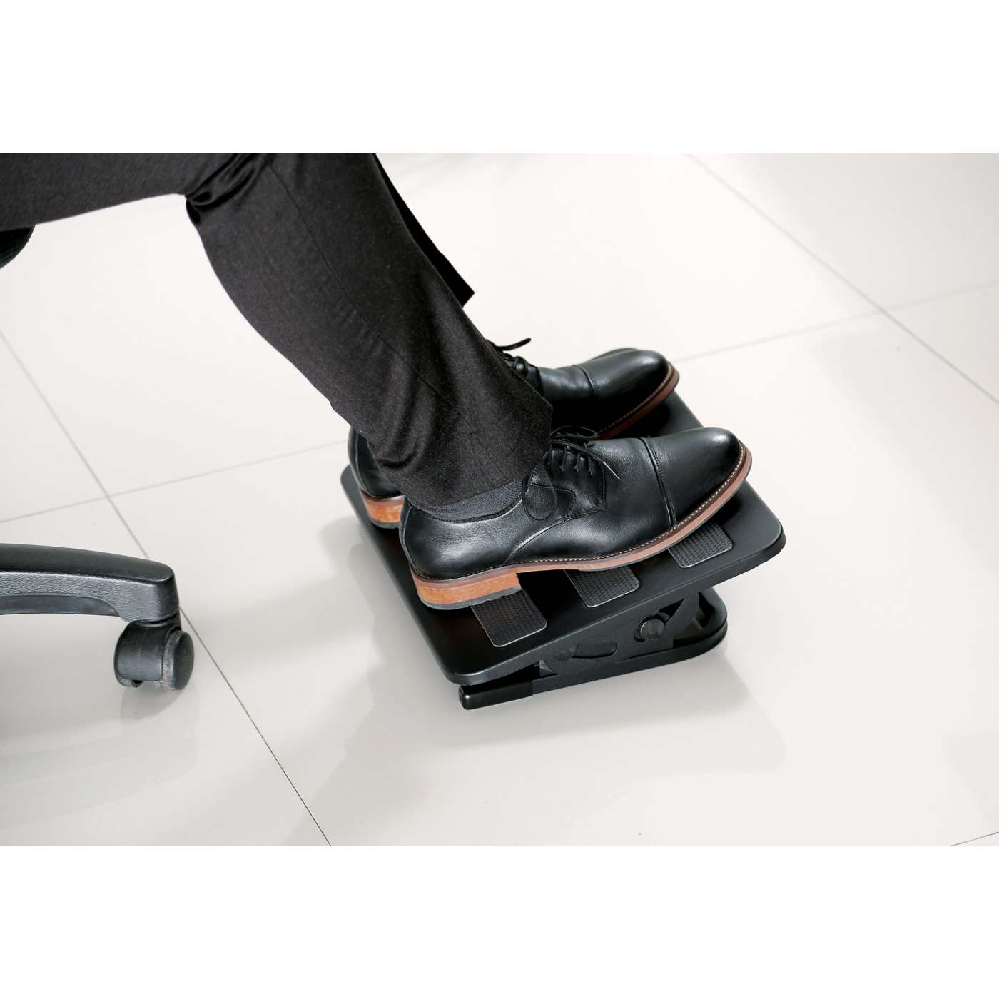 Reposapiés ergonómico ajustable Image 12