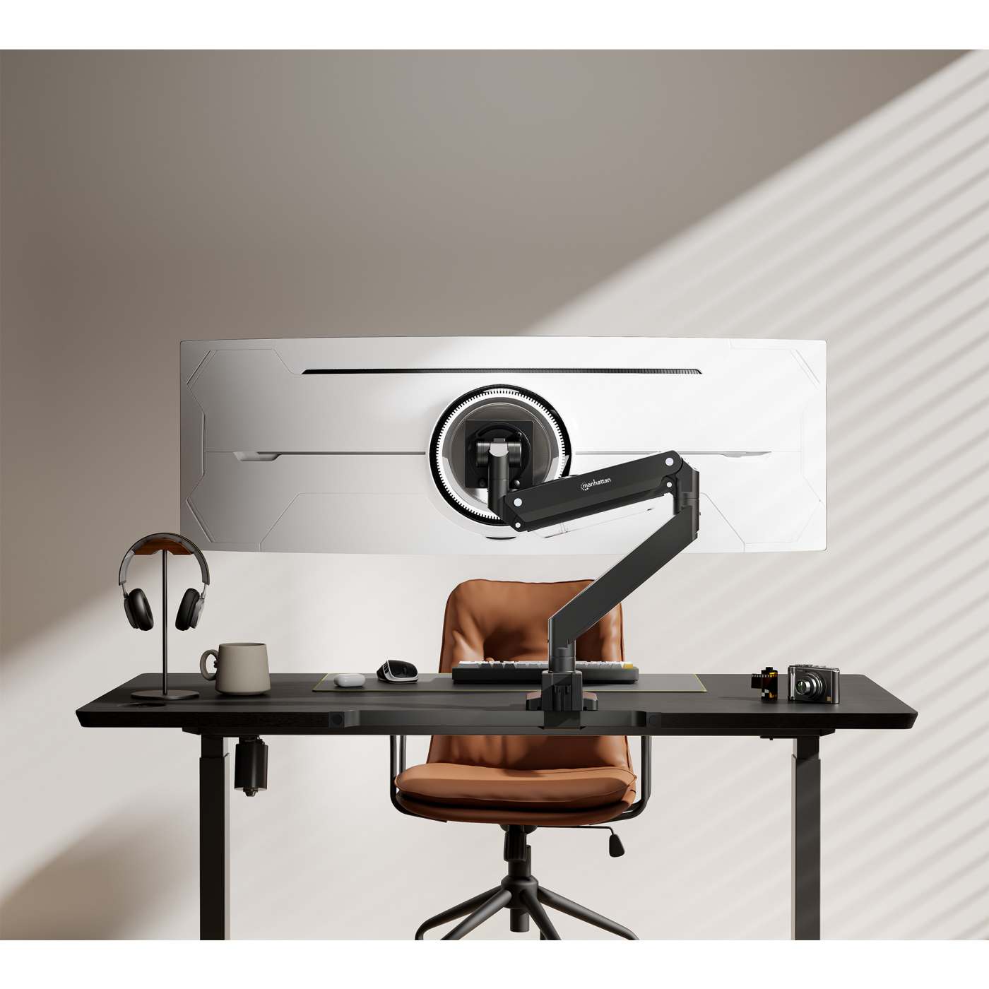 Soporte de aluminio con pistón de gas y puertos USB para un monitor de 17" a 57" Image 3